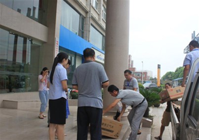 南陽市宛城區(qū)總工會到匯博醫(yī)療公司開展關愛職工高溫送清涼活動